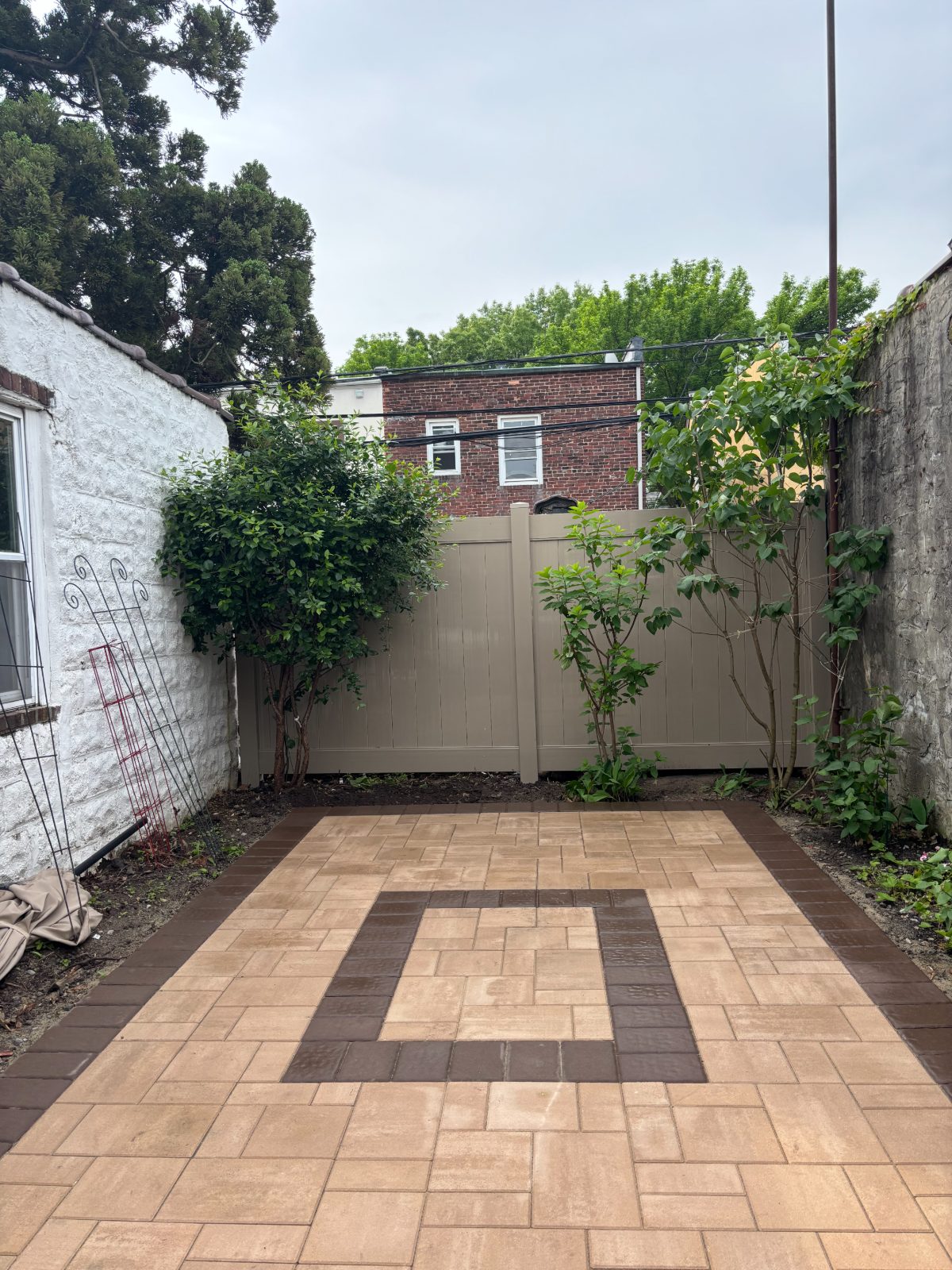 Backyard paver patio in Queens